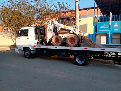 Reboque de Máquina na Avenida Roberto Marinho