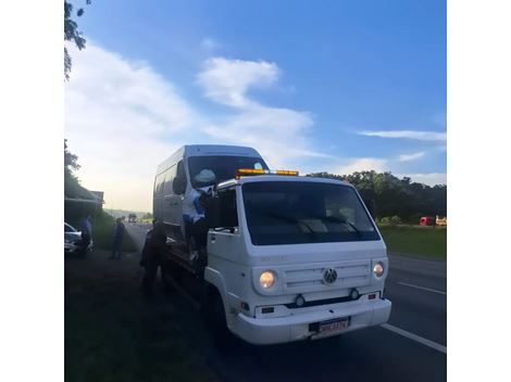 Guincho de Utilitários na Avenida Itapaiuna 