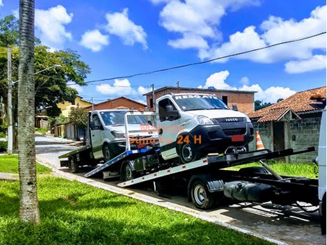 Remoção de Veículo na Rua Nelson Gama de Oliveira