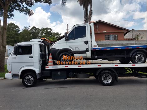 Serviço de Guincho na Rua Nelson Gama de Oliveira