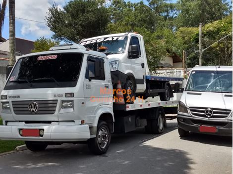 Serviço de Reboque na Rua Nelson Gama de Oliveira